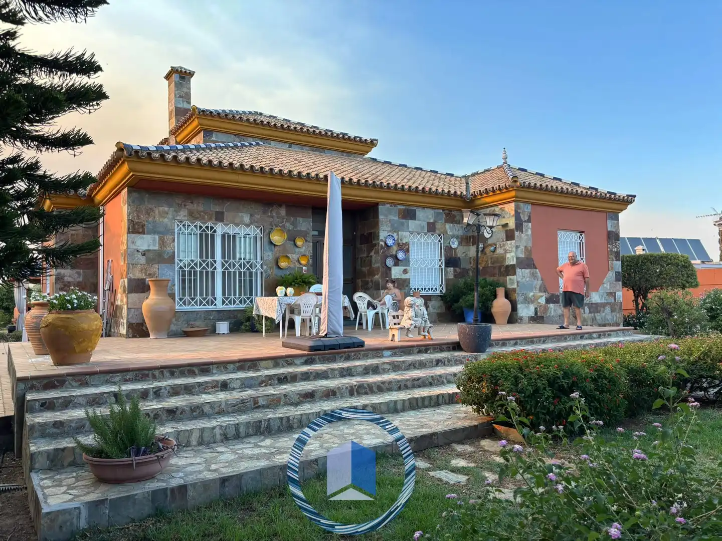 Vista exterior de Casa o chalet en venta en Alcalá de Guadaira con Aire acondicionado, Jardín privado y Terraza
