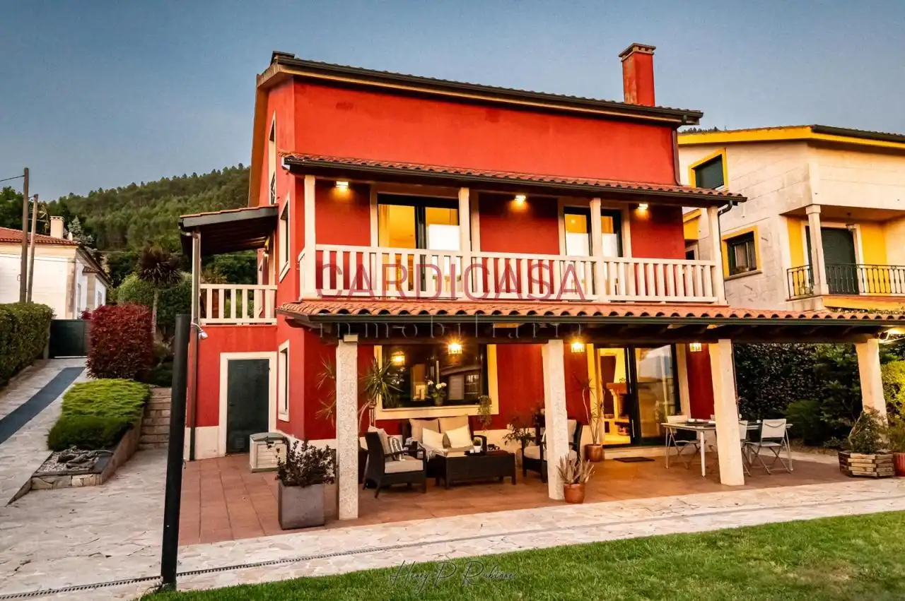 Casa o xalet en venda en Mos amb Calefacció, Jardí privat i Terrassa