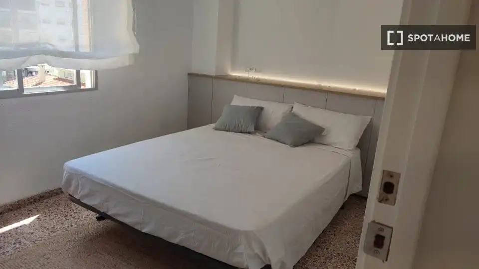 Habitación de Piso de alquiler en Tavernes de la Valldigna con Aire acondicionado, Calefacción y Amueblado