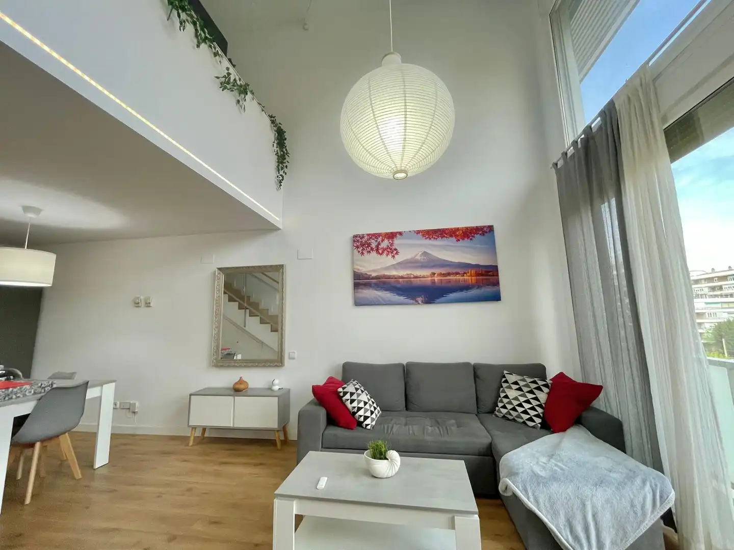 Sala d'estar de Dúplex en venda en Madrid amb Calefacció i Moblat