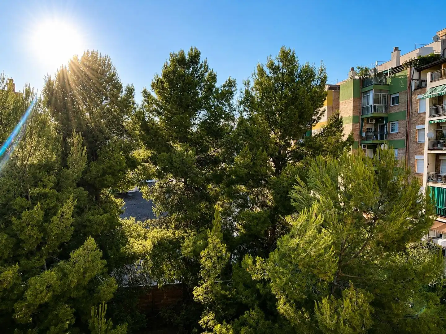 Außenansicht von Wohnung zum Verkauf in Esplugues de Llobregat mit Klimaanlage, Parkett und Terrasse