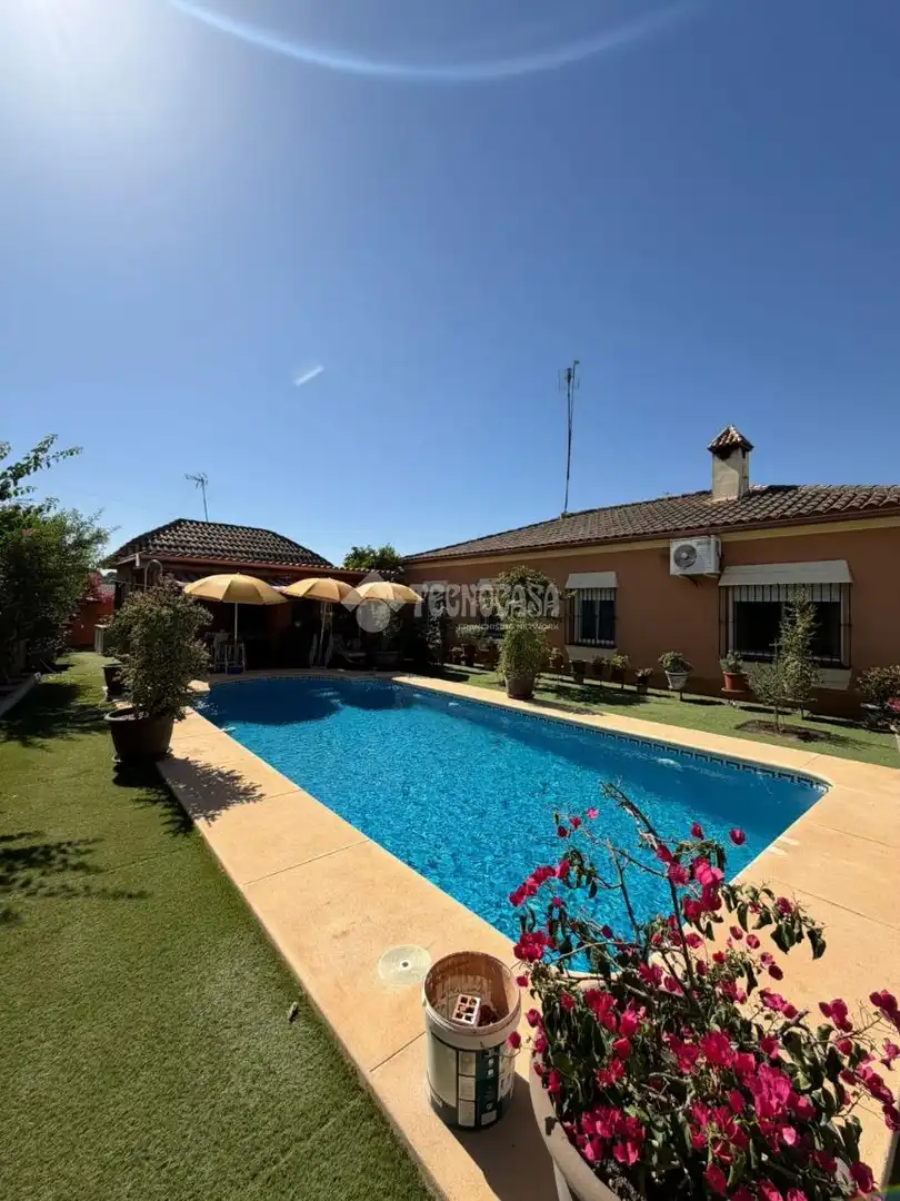 Jardí de Casa o xalet en venda en Dos Hermanas amb Aire condicionat