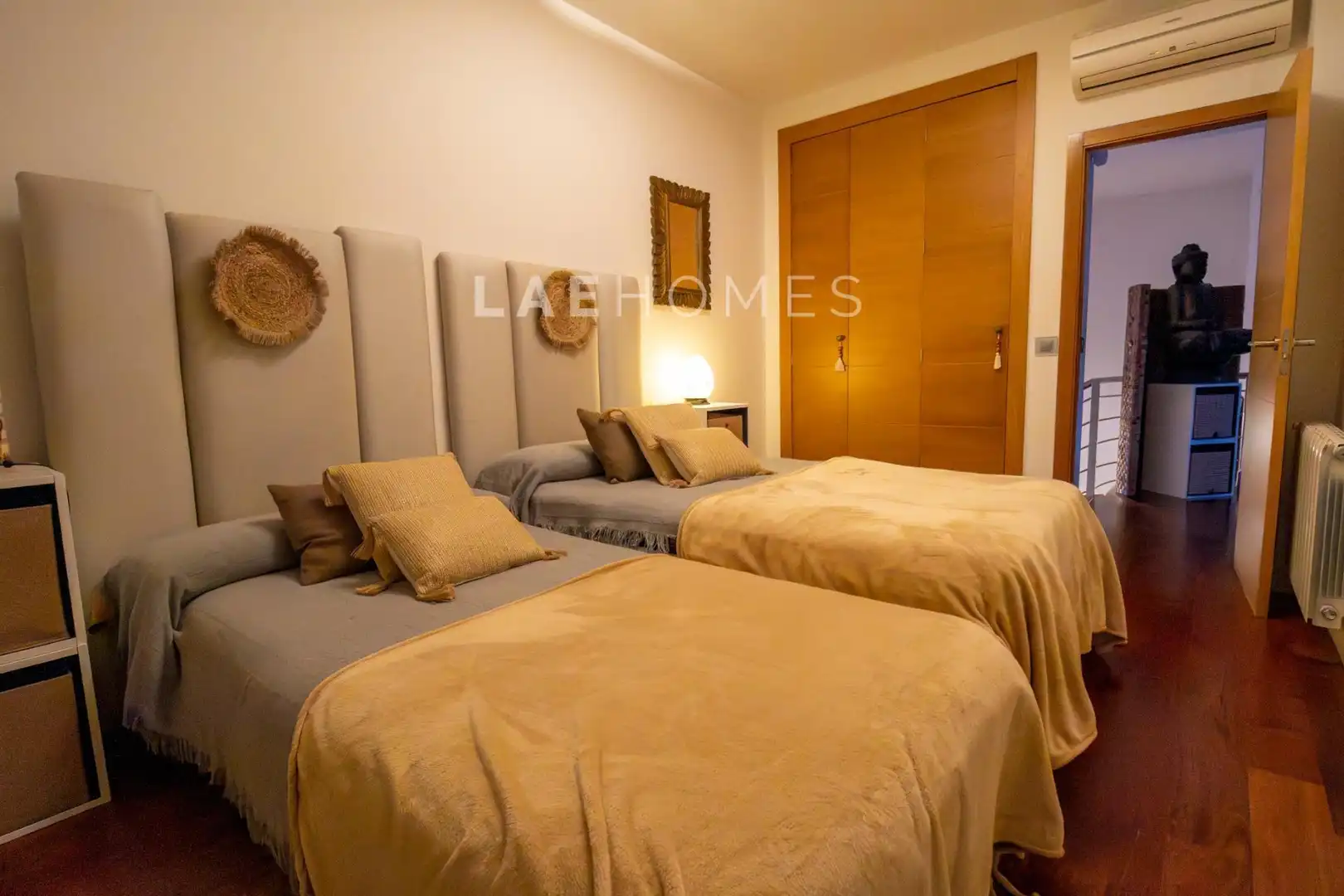Habitación de Casa o chalet en venta en Mairena del Aljarafe con Aire acondicionado, Calefacción y Jardín privado