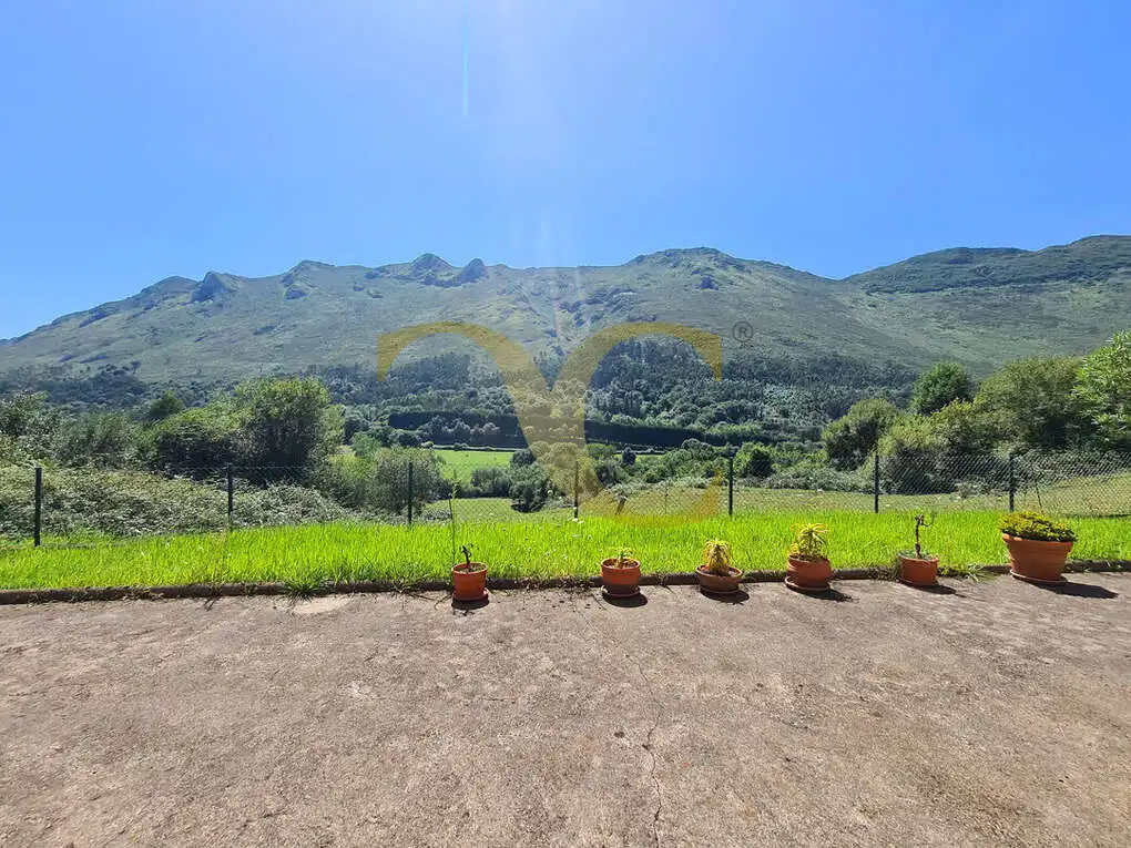 Vista exterior de Casa o xalet en venda en Ribadesella amb Calefacció, Jardí privat i Terrassa