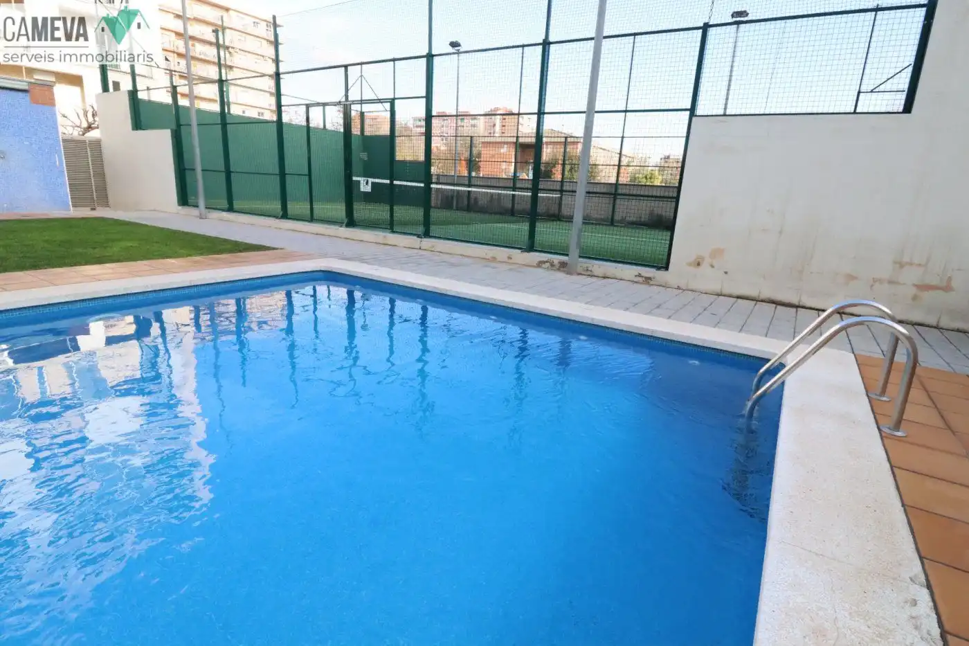 Schwimmbecken von Wohnung zum Verkauf in Barberà del Vallès mit Klimaanlage, Heizung und Privatgarten