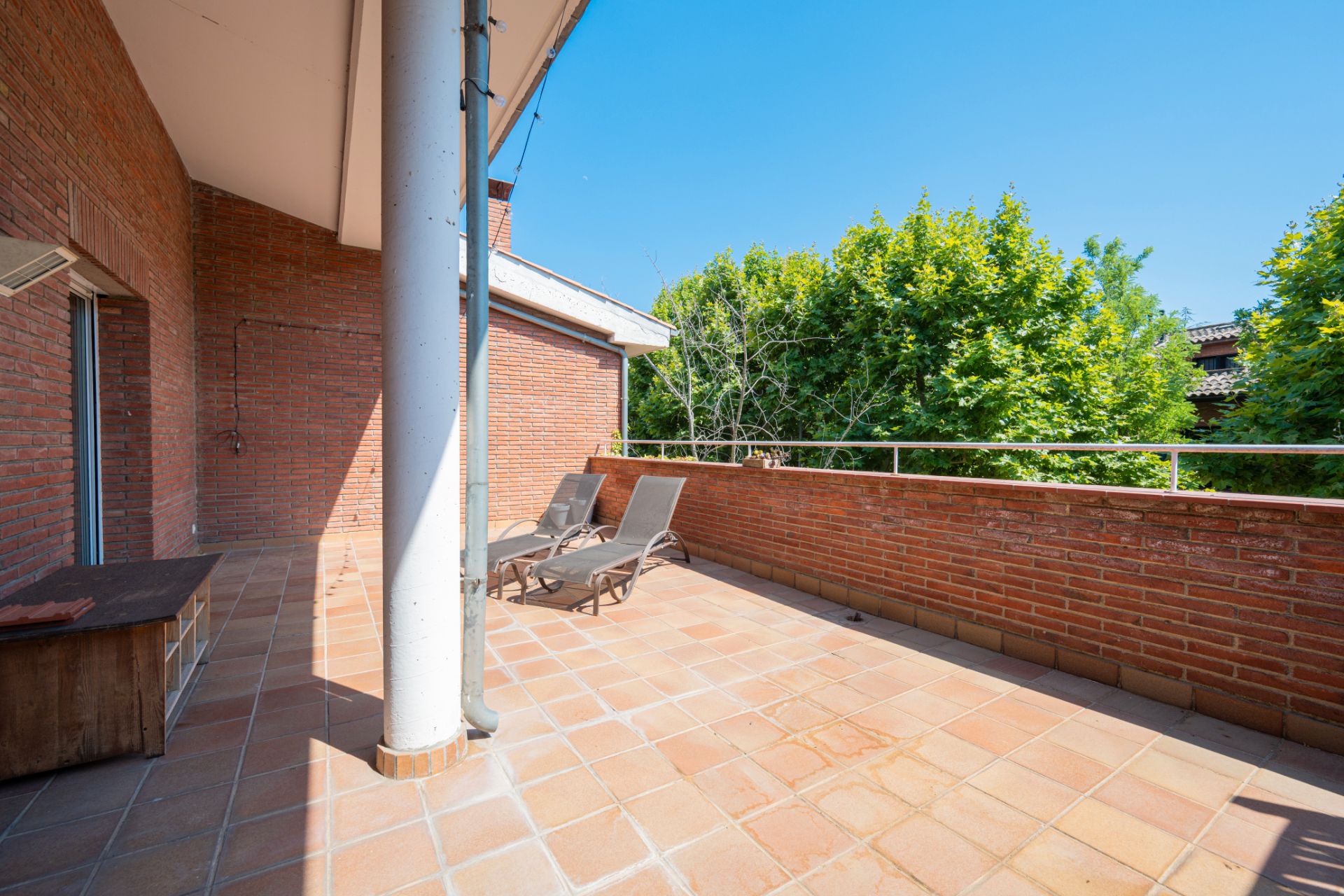 Terrassa de Casa adosada en venda en Sant Cugat del Vallès amb Calefacció, Jardí privat i Parquet