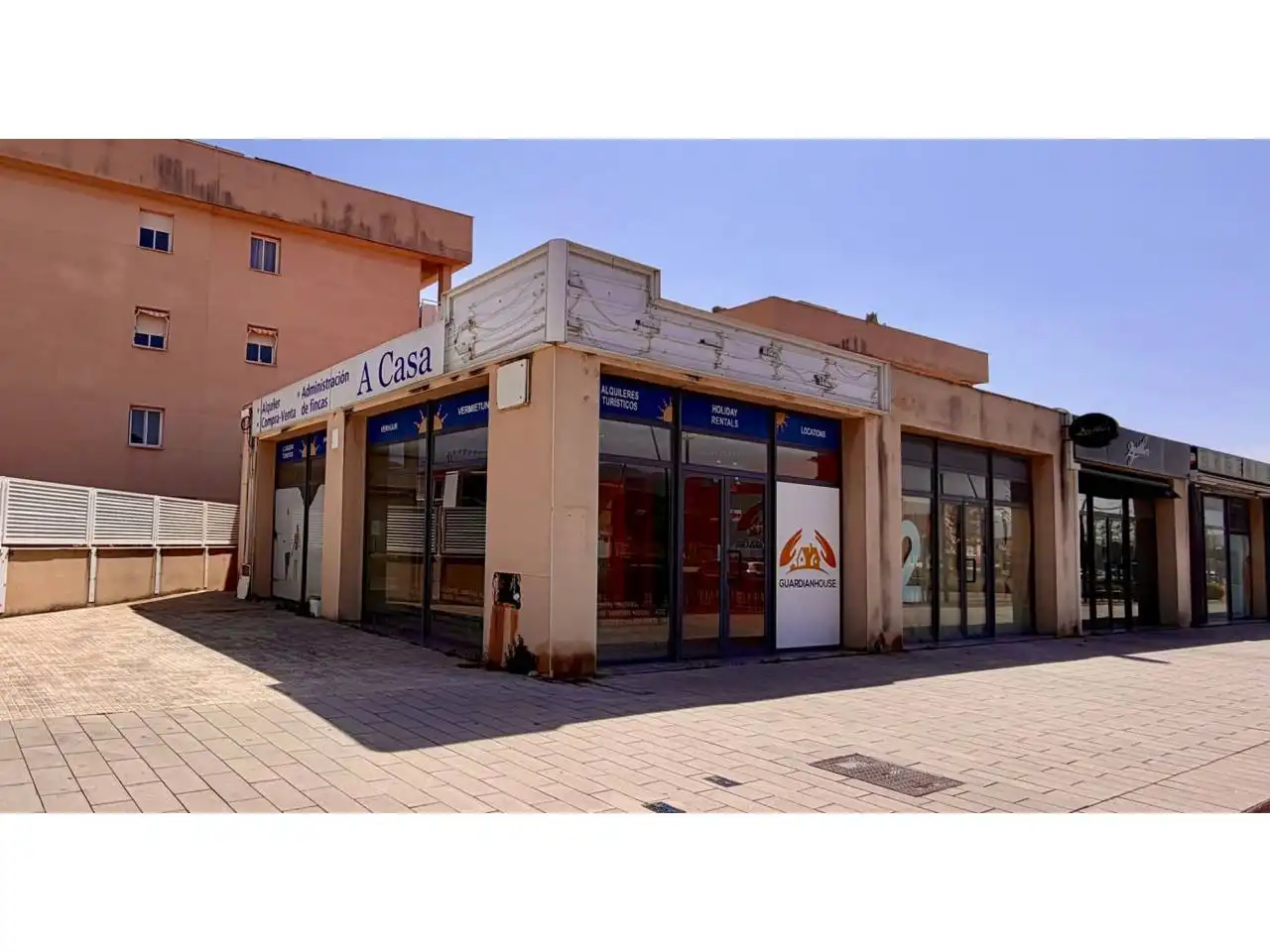 Vista exterior de Local de alquiler en Mont-roig del Camp