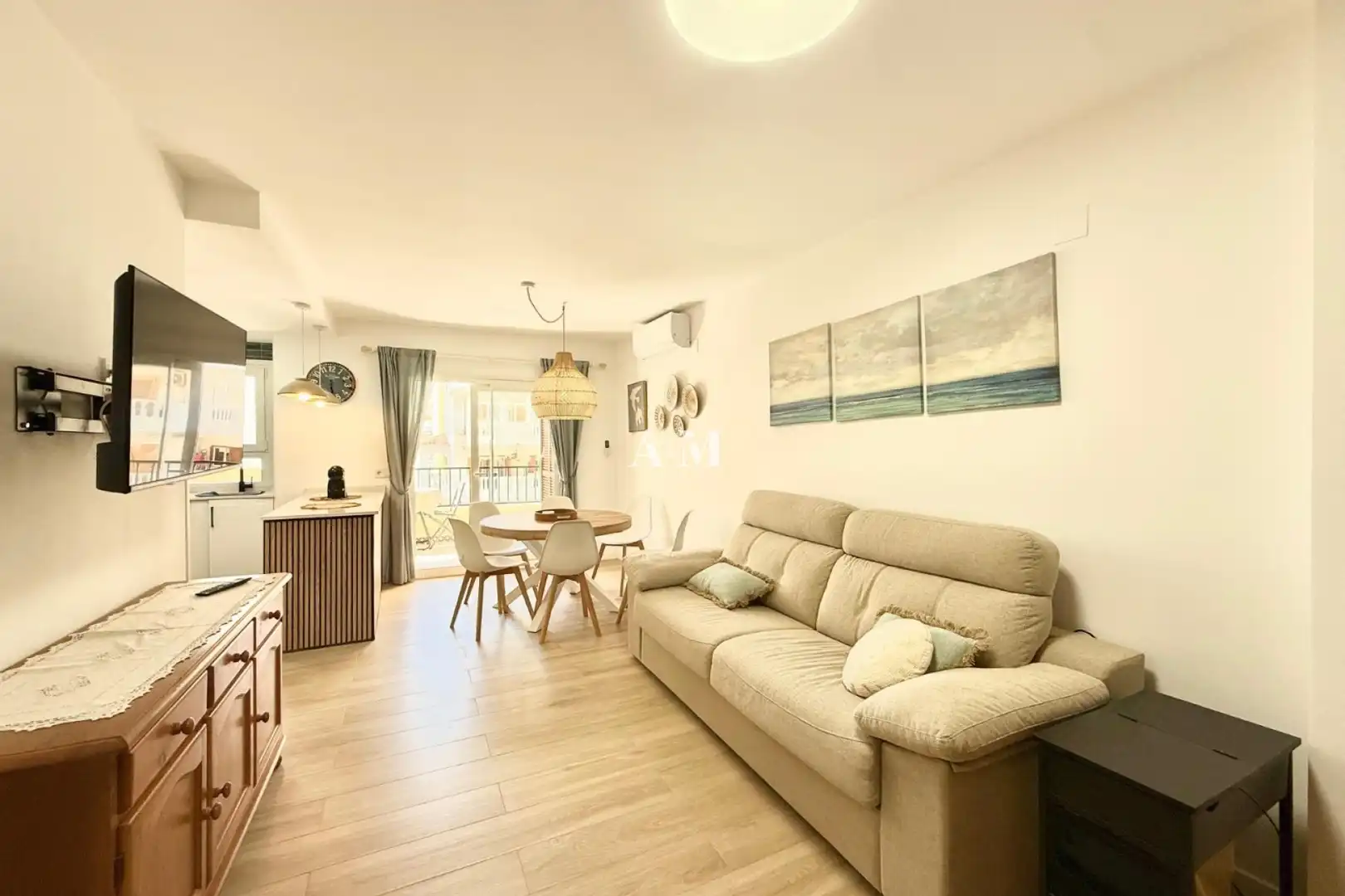 Sala d'estar de Apartament de lloguer en Torrevieja amb Aire condicionat, Calefacció i Parquet