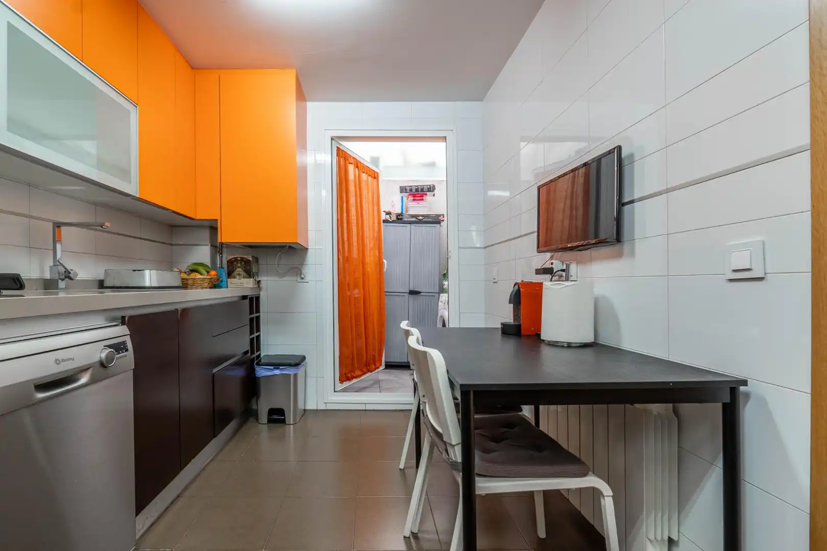 Cuina de Casa o xalet en venda en Granada amb Calefacció, Terrassa i Traster