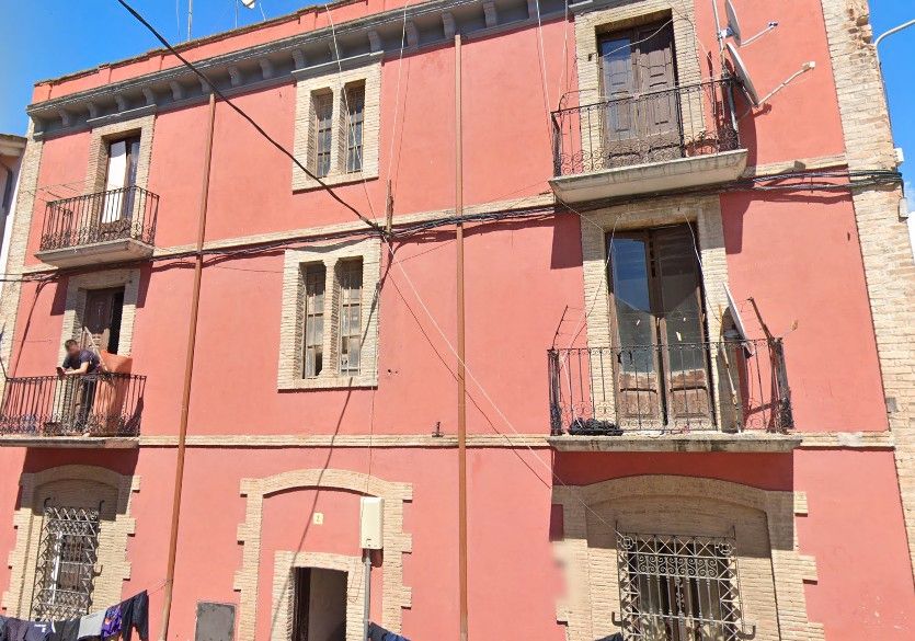 Vista exterior de Piso en venta en Roda de Ter con Balcón
