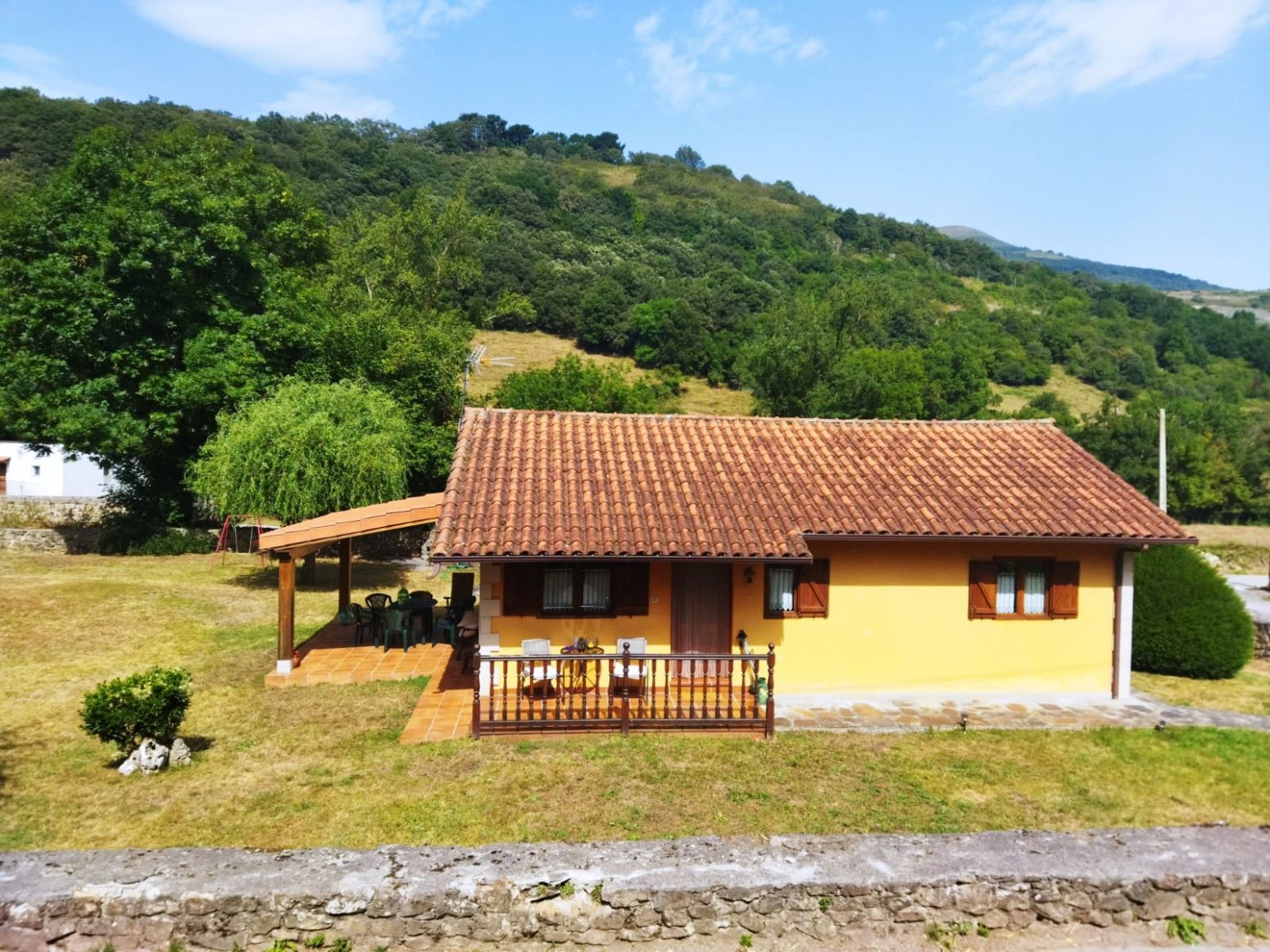 Vista exterior de Casa o xalet en venda en Bárcena de Pie de Concha amb Jardí privat