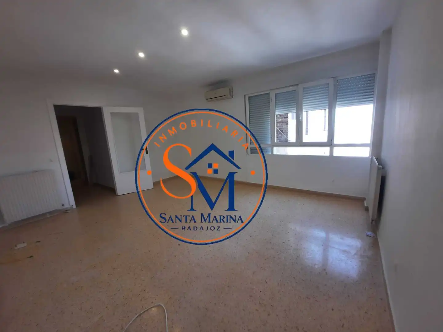Vista exterior de Apartament de lloguer en Badajoz amb Aire condicionat i Calefacció