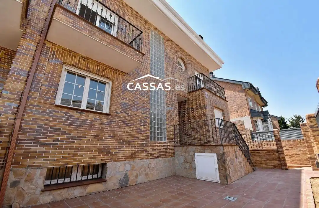 Vista exterior de Casa adosada en venda en Torrejón de Ardoz amb Aire condicionat, Calefacció i Parquet