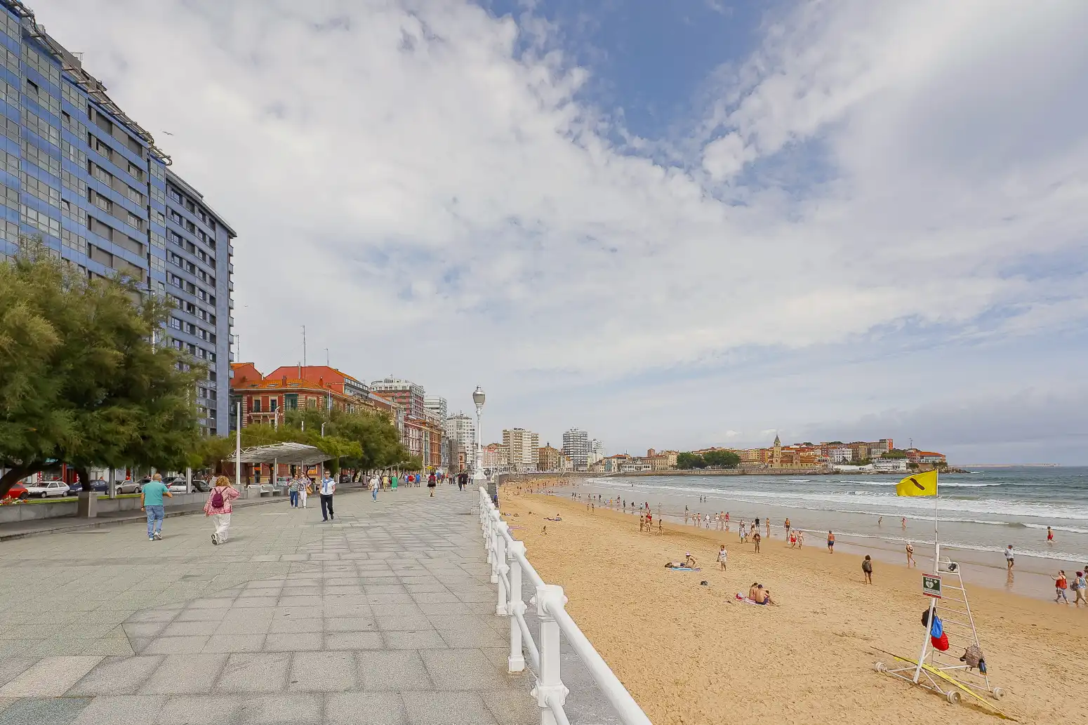 Vista exterior de Piso de alquiler en Gijón  con Calefacción y Amueblado