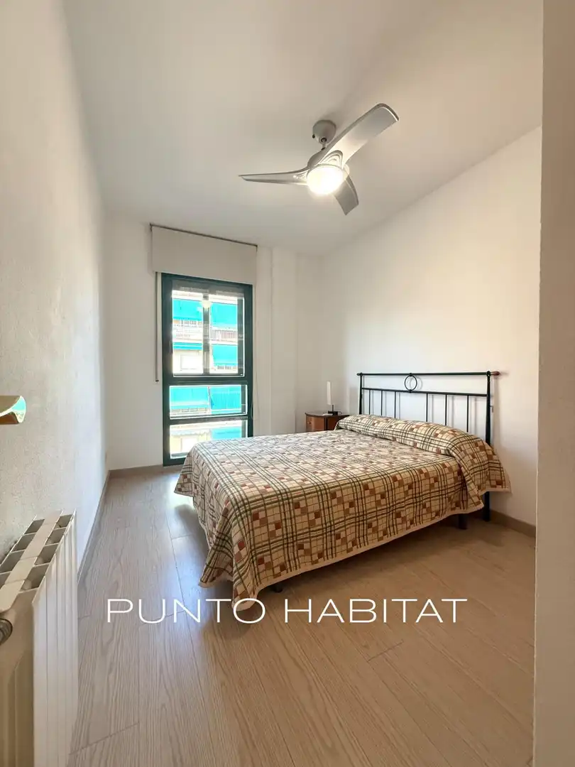 Bedroom of Flat for rent in Barcelona  with Air Conditioner, Heating and Parquet flooring