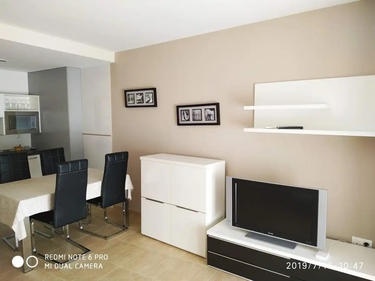 Living room of Flat for rent in Plasencia  with Air Conditioner and Heating