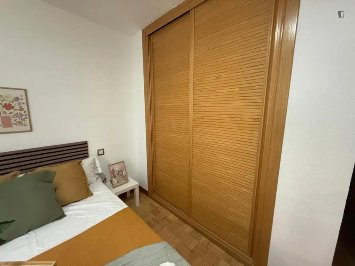 Dormitori de Apartament per a compartir en Fuenlabrada amb Aire condicionat, Moblat i Forn