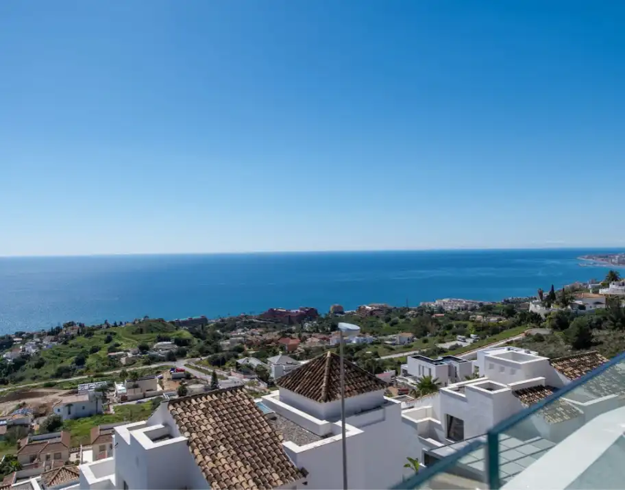 Piso con piscina en venta en Benalmádena pueblo, imagen 2