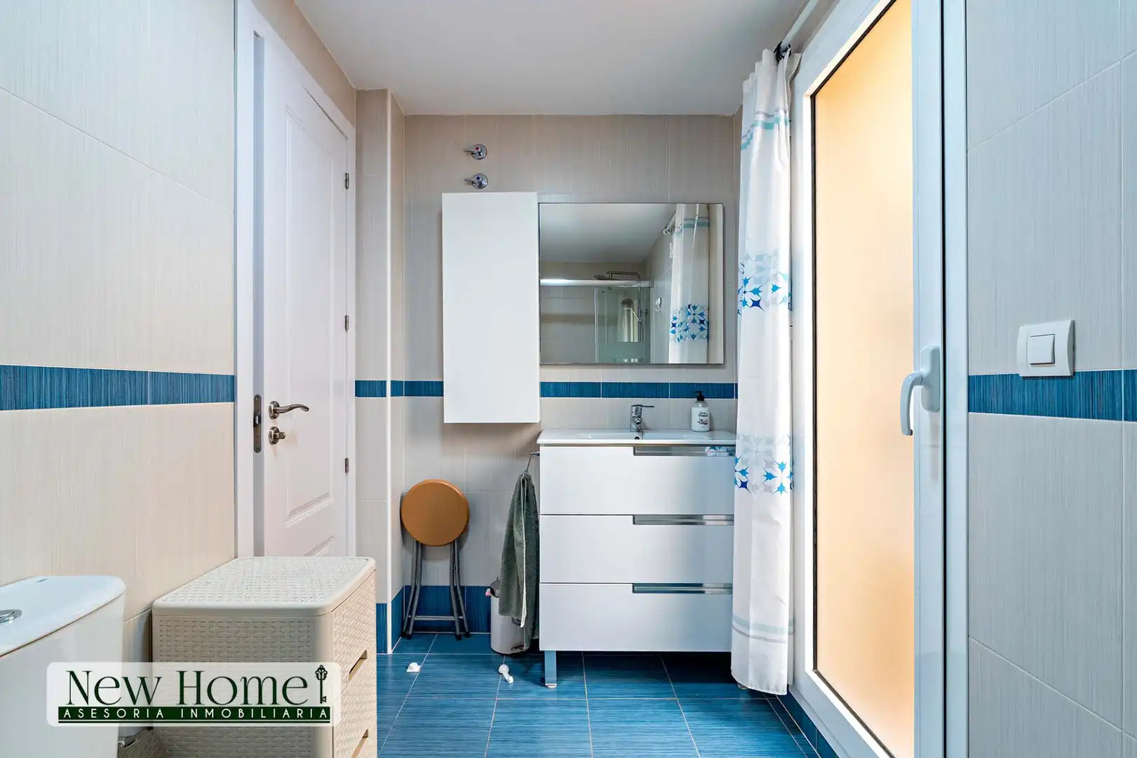 Bathroom of Flat for sale in Roquetas de Mar  with Terrace, Furnished and Community pool