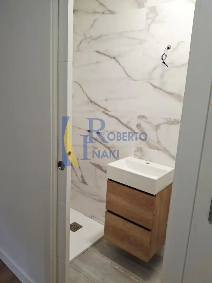 Bathroom of Houses for sale in León Capital   with Heating, Private garden and Parquet flooring