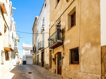 Casa con balcone in vendita a Carrer Seguer