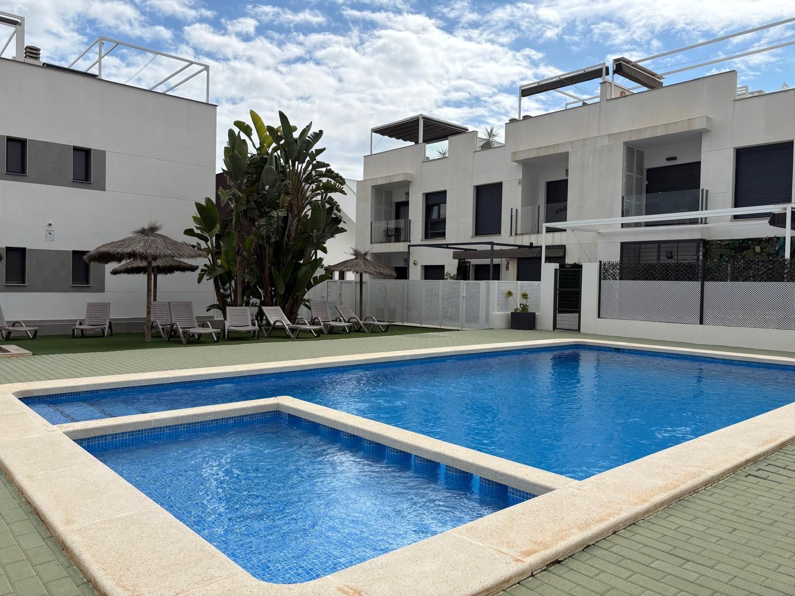Piscina de Apartament en venda en Pilar de la Horadada amb Aire condicionat, Terrassa i Moblat