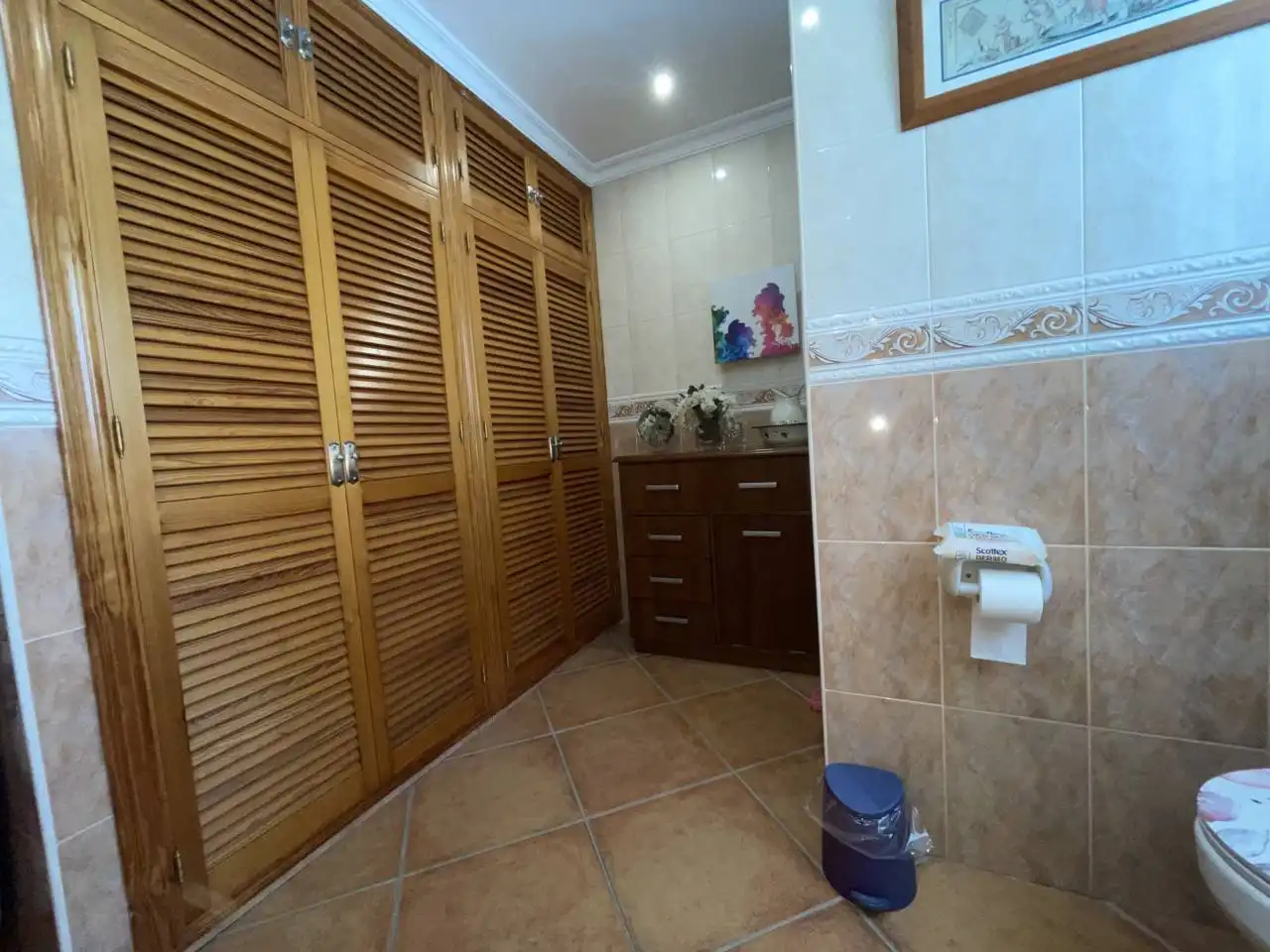 Bany de Finca rústica en venda en Estepona amb Aire condicionat, Calefacció i Jardí privat