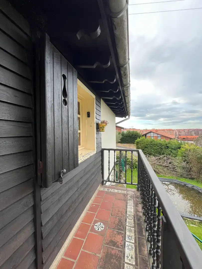 Terrassa de Casa o xalet en venda en Castro-Urdiales amb Calefacció, Jardí privat i Terrassa