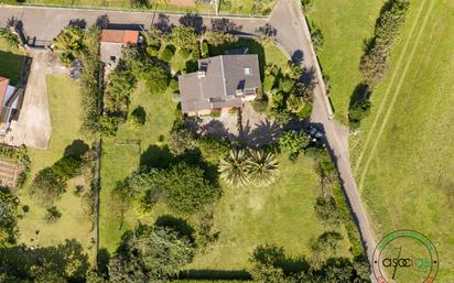 Vista exterior de Casa o xalet en venda en Carreño amb Calefacció, Parquet i Terrassa