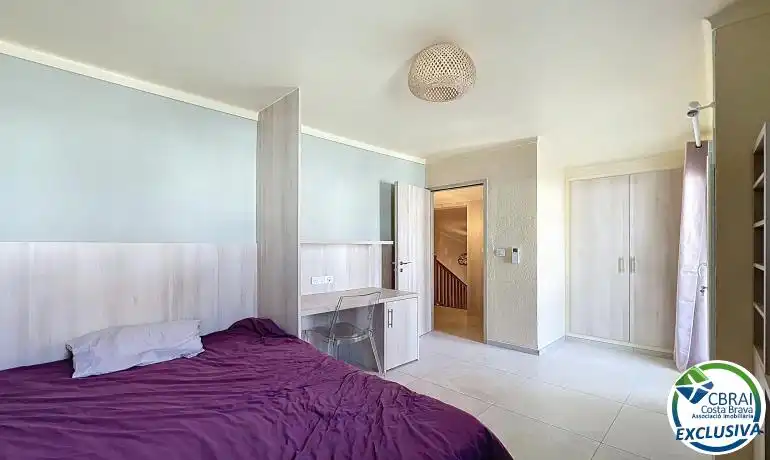 Dormitori de Casa o xalet en venda en Empuriabrava amb Aire condicionat, Calefacció i Jardí privat