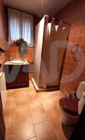 Badezimmer von Country house zum Verkauf in Los Navalucillos mit Heizung, Terrasse und Schwimmbad