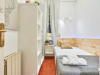 Bedroom of Flat to share in  Barcelona Capital  with Furnished, TV and Balcony