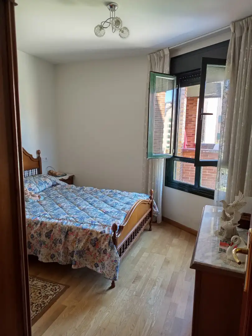 Schlafzimmer von Wohnung zur Miete in Gijón  mit Heizung, Terrasse und Abstellraum