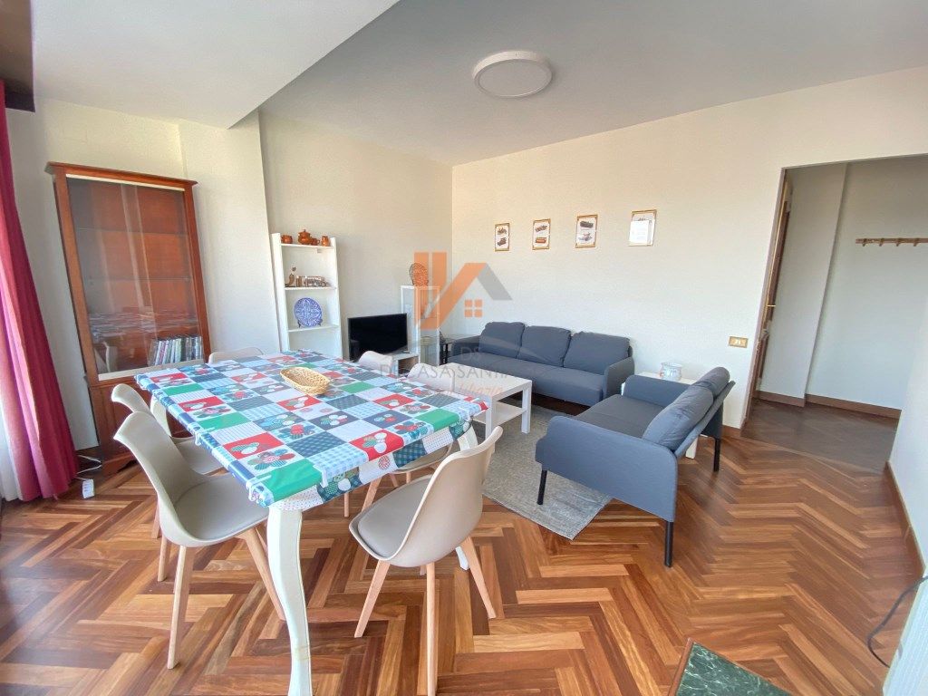 Sala d'estar de Pis de lloguer en Santiago de Compostela  amb Moblat