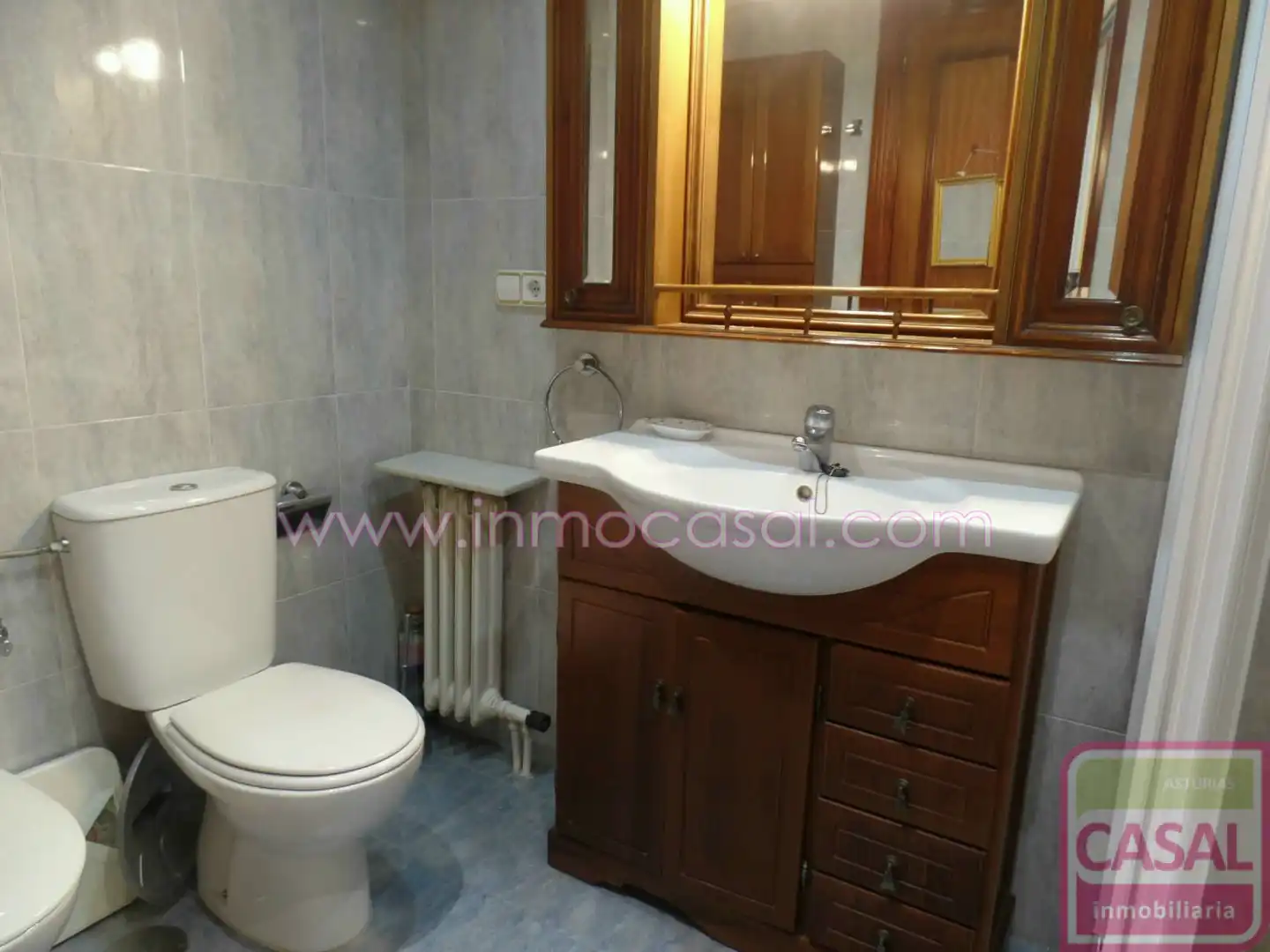 Badezimmer von Wohnung zur Miete in Oviedo  mit Heizung, Terrasse und Möbliert