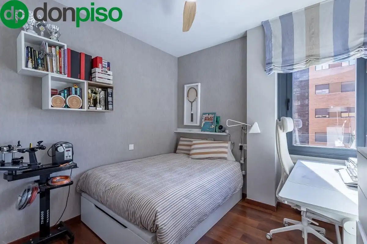 Bedroom of Flat for sale in Granada  with Air Conditioner, Terrace and Community pool