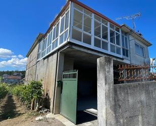 Vista exterior de Casa o xalet en venda en Castrelo de Miño amb Calefacció, Jardí privat i Terrassa