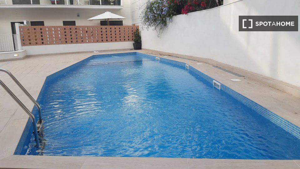 Swimming pool of Flat to rent in Vilanova i la Geltrú  with Air Conditioner, Heating and Furnished
