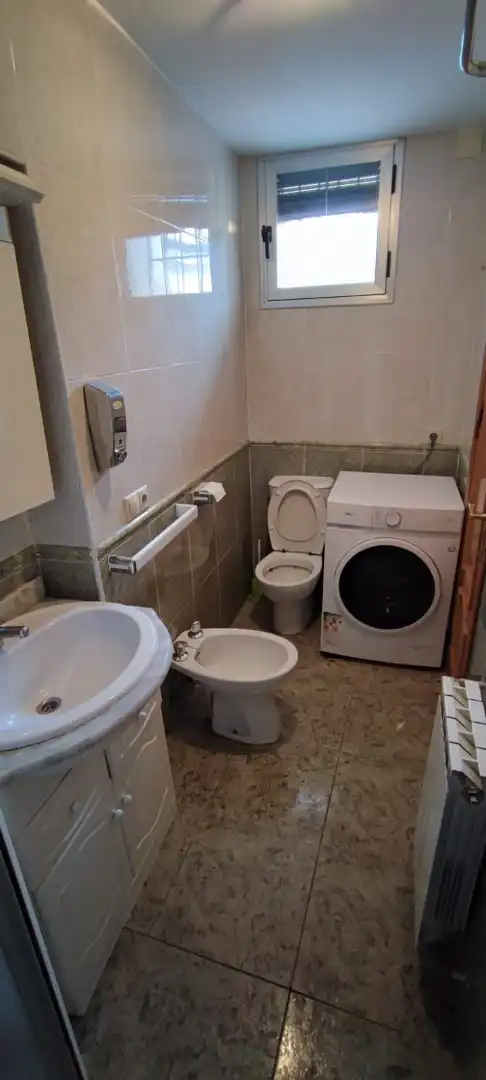 Bany de Casa o xalet de lloguer en Cuenca amb Calefacció, Moblat i Rentadora