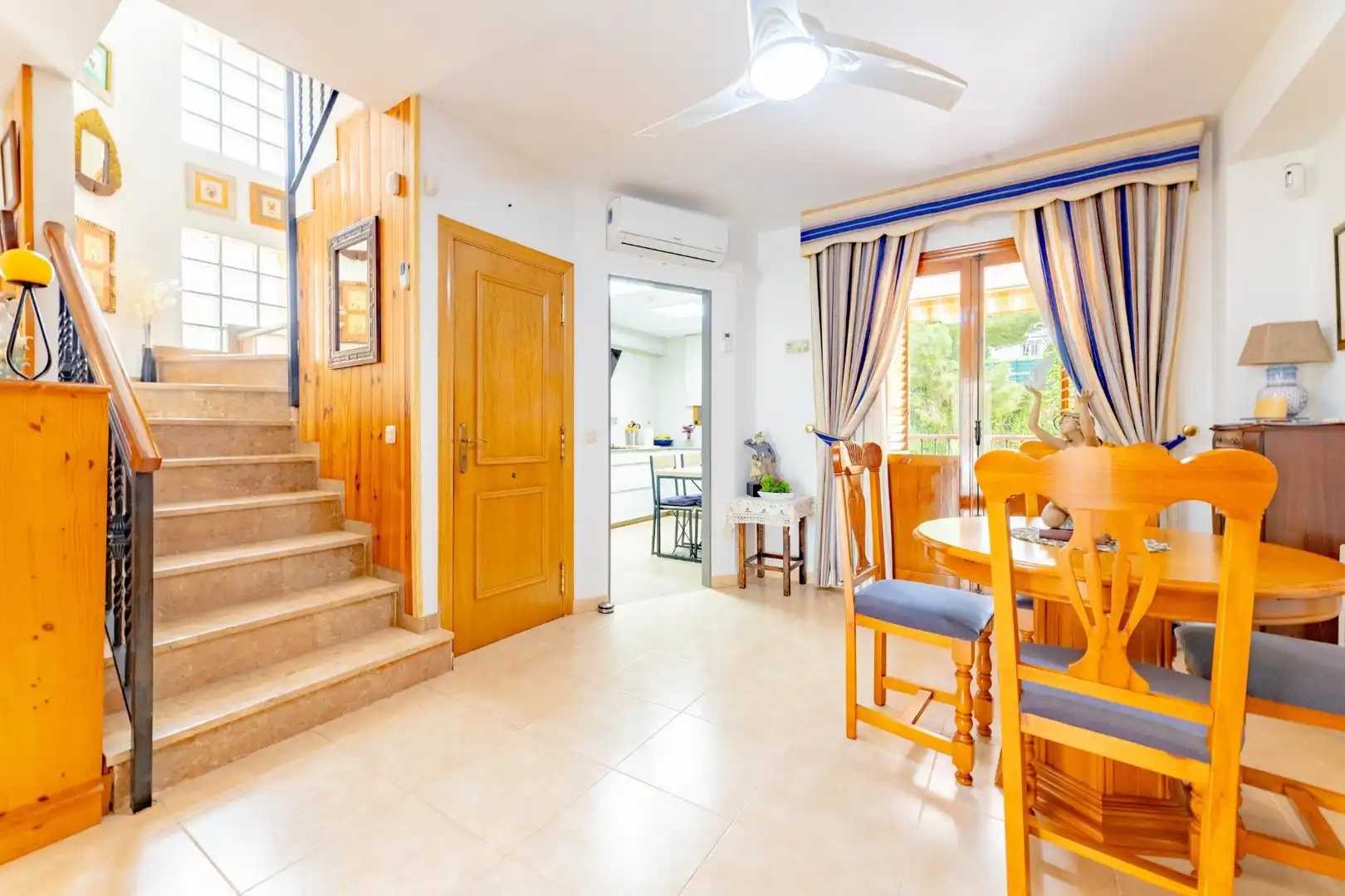 Casa adosada en venta en Chiva con Aire acondicionado, Calefacción y Terraza