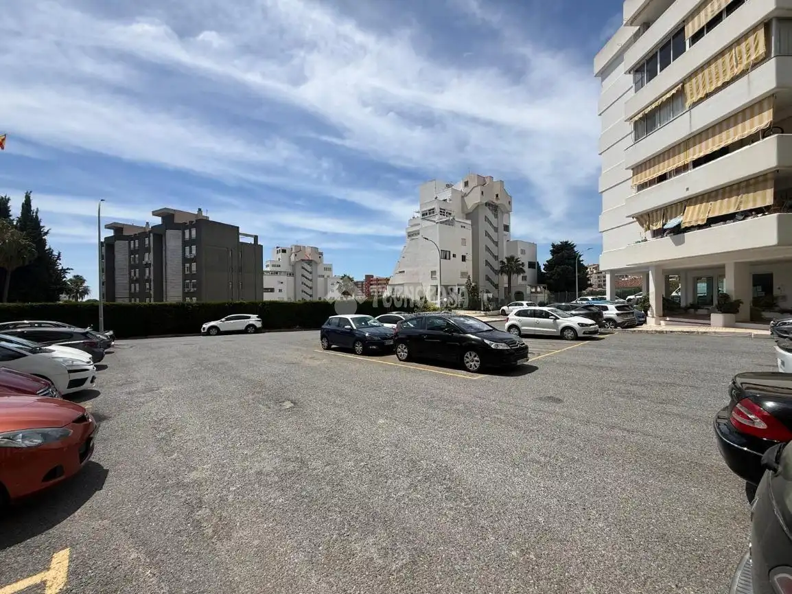 Parking de Piso en venta en Benalmádena con Terraza y Piscina comunitaria