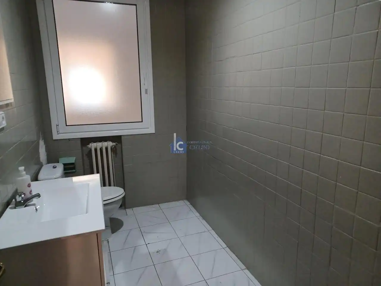 Baño de Piso de alquiler en Ourense Capital  con Calefacción