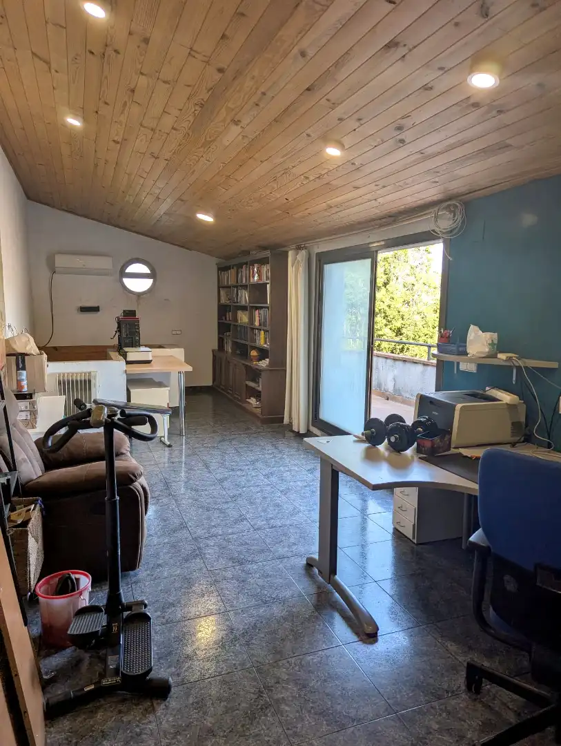 Sala d'estar de Casa o xalet en venda en La Roca del Vallès amb Aire condicionat, Calefacció i Jardí privat