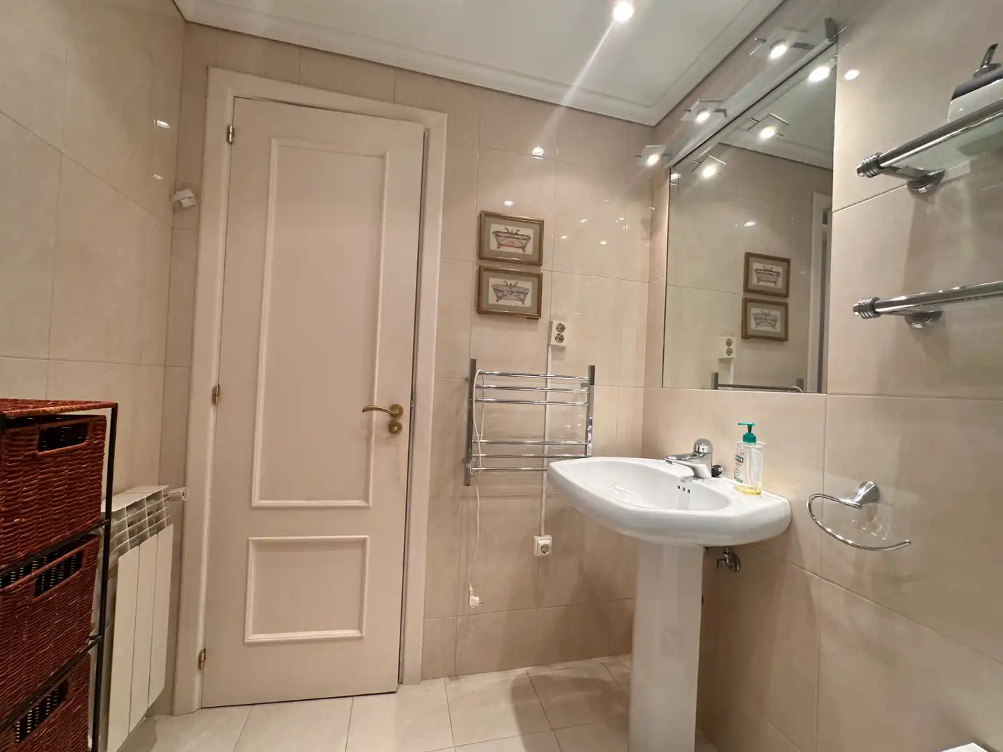 Bathroom of Flat for rent in Santander  with Heating, Parquet flooring and Terrace