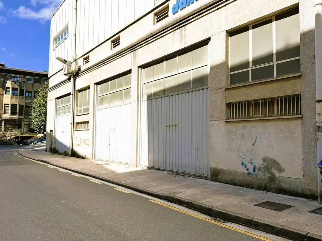Vista exterior de Nau industrial en venda en Eibar