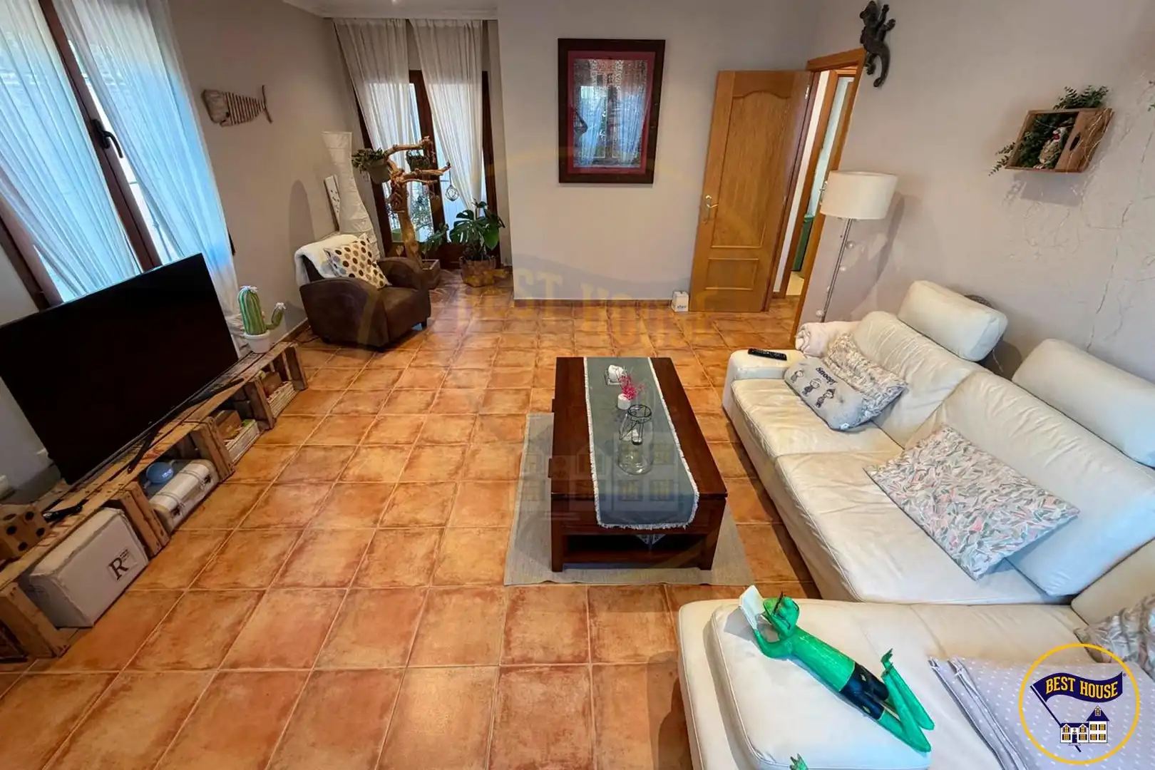 Sala d'estar de Casa adosada en venda en Chillarón de Cuenca amb Calefacció, Jardí privat i Terrassa
