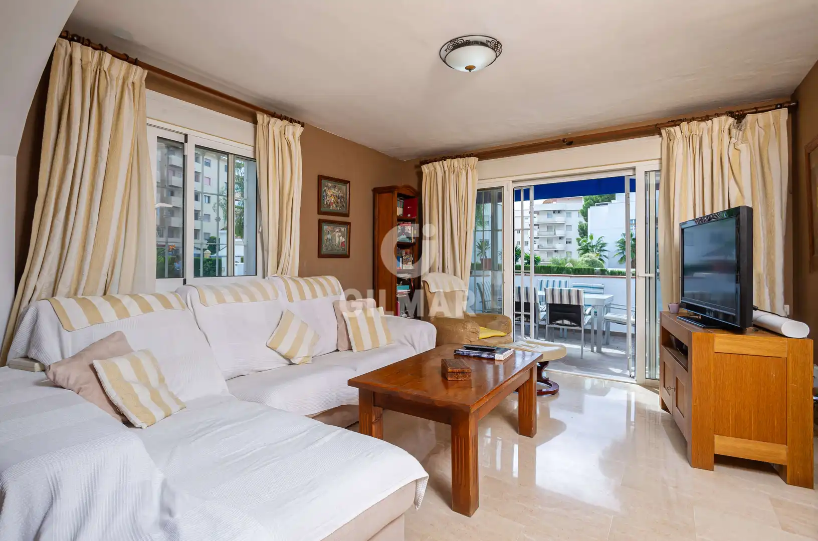 Vista exterior de Apartament en venda en Marbella amb Jardí privat, Traster i Piscina