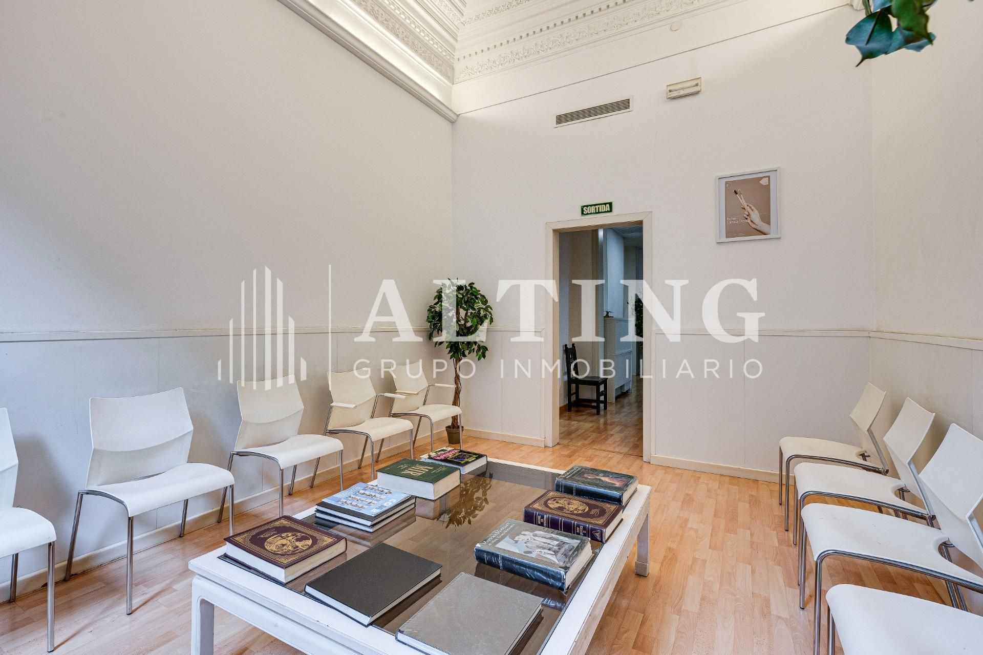 Sala d'estar de Oficina de lloguer en  Barcelona Capital amb Aire condicionat i Moblat