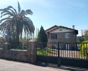 Vista exterior de Casa o xalet en venda en Villaviciosa amb Jardí privat, Parquet i Terrassa