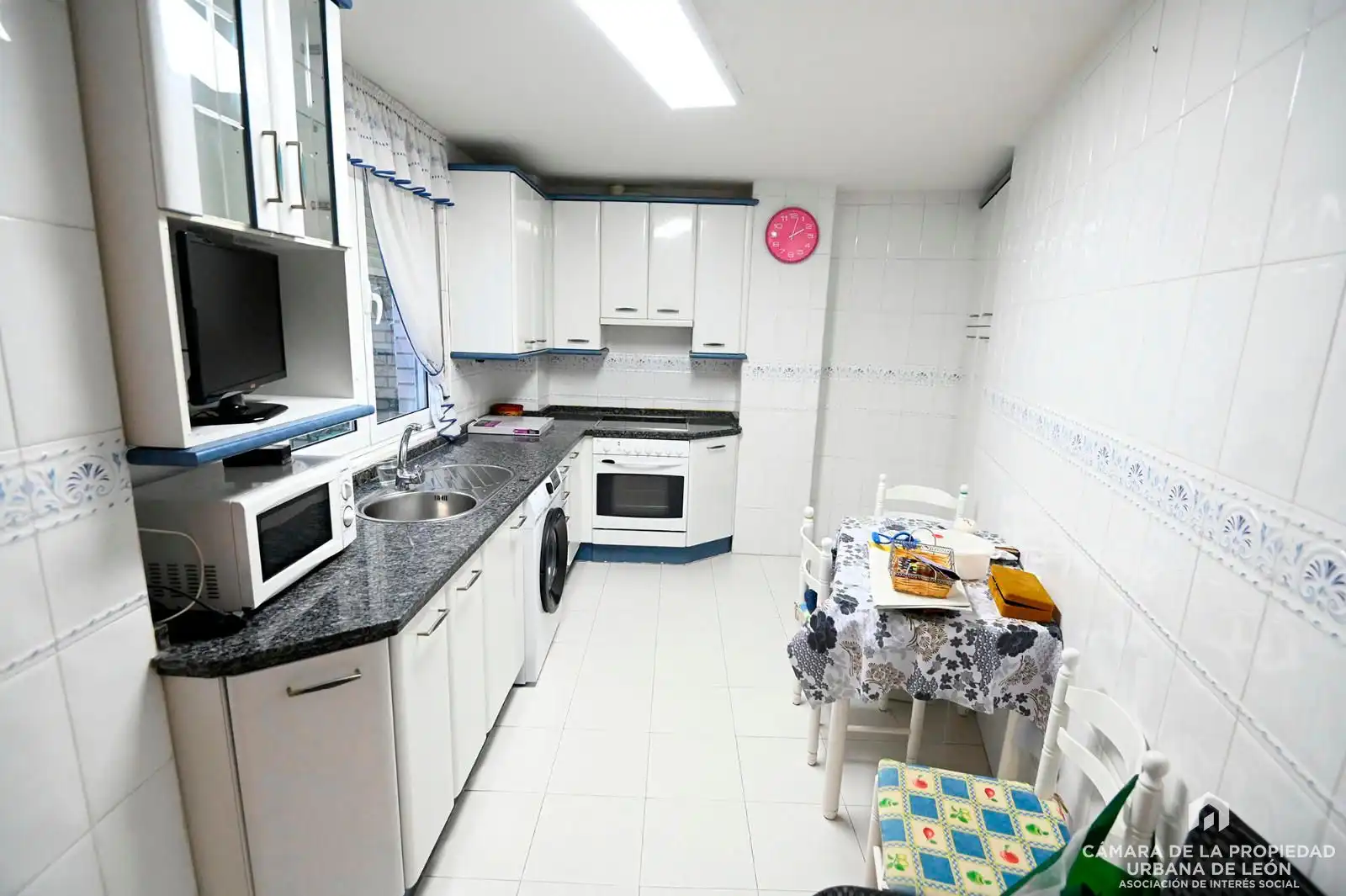 Cocina de Piso en venta en León Capital  con Calefacción, Terraza y Trastero